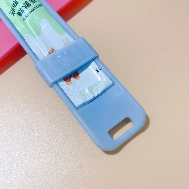Cat Strip Feeder – Scoop & Squeezer for Puree Snacks